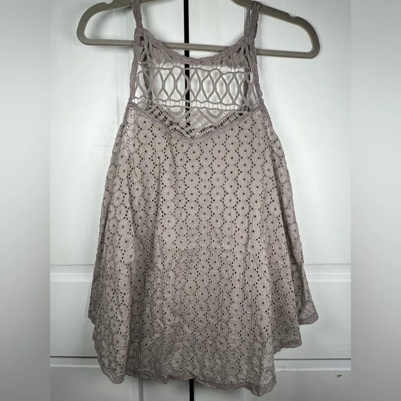 Free People I Got My Eyelet On You Crochet Eyelet Top in Taupe Size Medium - Picture 3 of 10